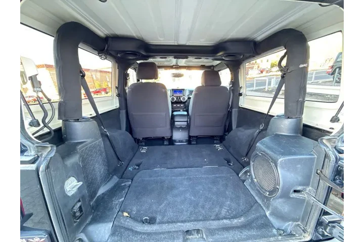 $11495 : 2014 Wrangler Sahara image 9