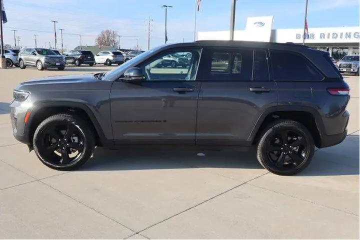 $37990 : Jeep Grand Cherokee 2024 4x4 image 8
