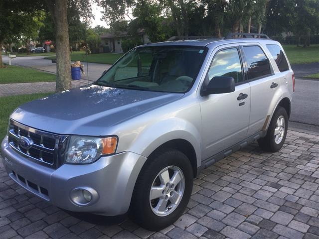 $3300 : 2011 Ford Escape XLT SUV image 3