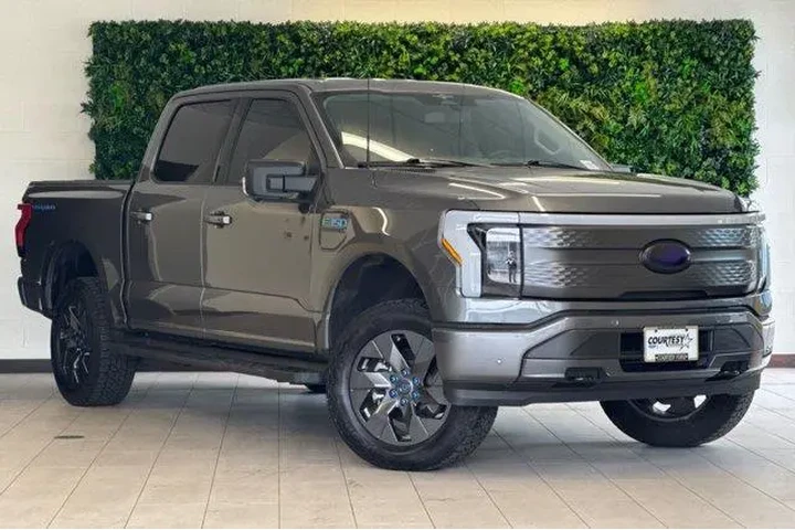 $38513 : Ford F-150 Lightning 2023 AW image 2