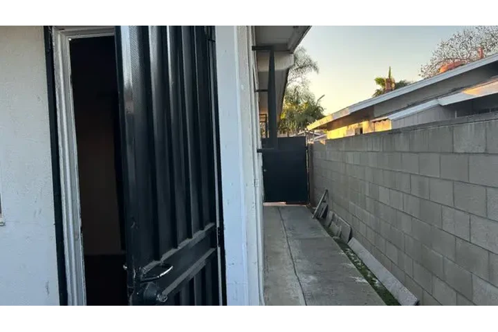 $650 : Se Renta Cuarto image 5