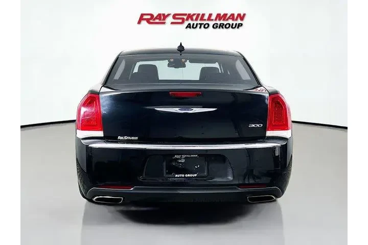 $18975 : Chrysler 300 2019 Limited 4d image 6