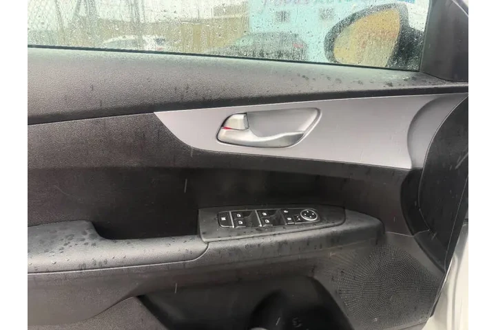 2024 Forte LXS image 10