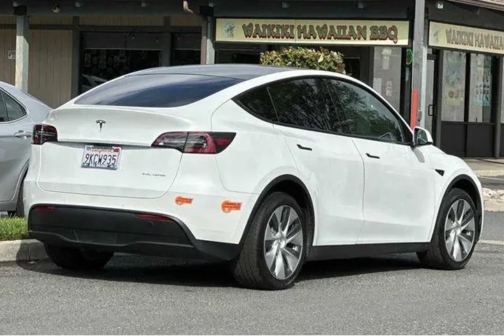 $28080 : Tesla Model Y 2020 AWD Long image 3