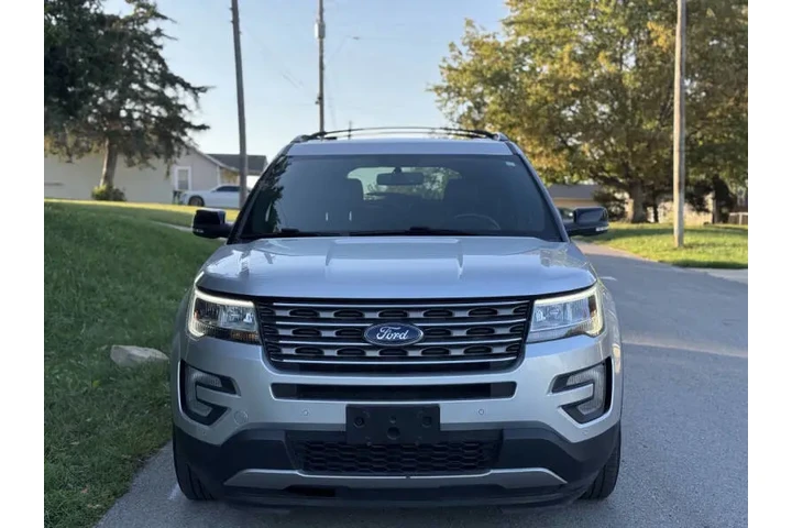 $14999 : 2017 Explorer XLT image 3