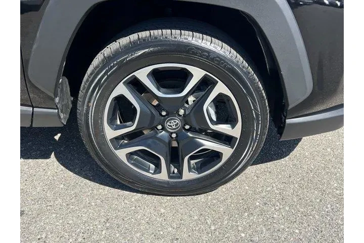 Toyota RAV4 2019 AWD Adventu image 10