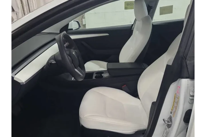 $25000 : 2022 Model 3 image 3