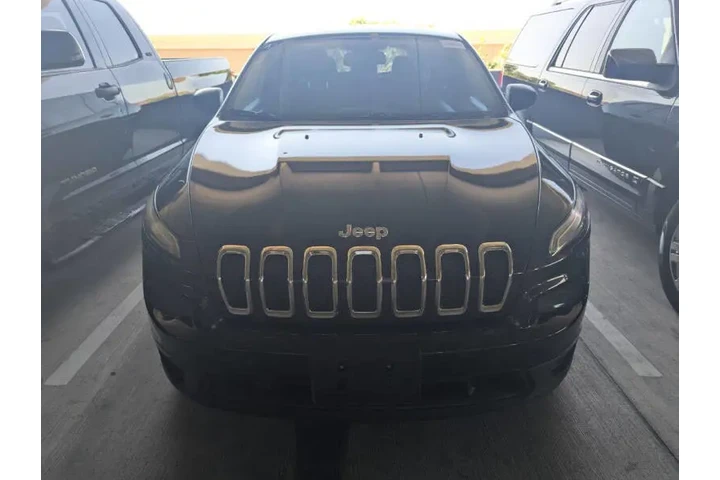 $9990 : 2015 Cherokee Sport image 3