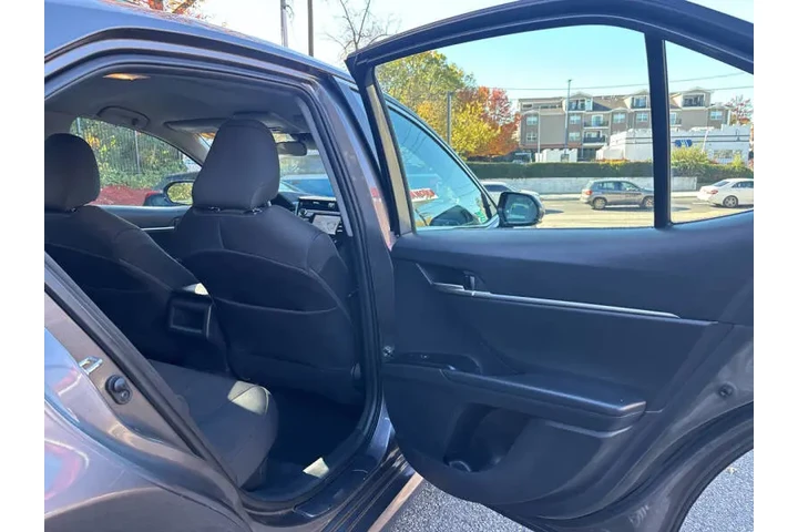 $21999 : 2020 Camry Hybrid LE image 10