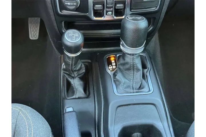 $32499 : Jeep Wrangler 2024 4x4 Willy image 6