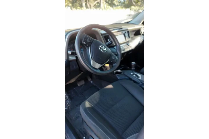 $10990 : 2015 RAV4 XLE image 9