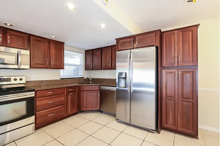 $2345 : GOOD USE SINGLE HOME image 8