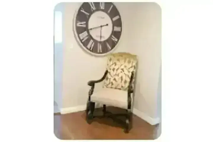 BUSCO TAPICERO Y COSTURERA image 1