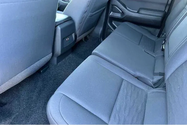 $28425 : Nissan Frontier 2022 4x2 S 4 image 10