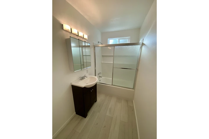 $2375 : Remodeled 2 Bedroom 1 bath image 2