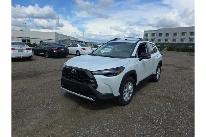 $33900 : Toyota Corolla Cross 2026 LE image 3