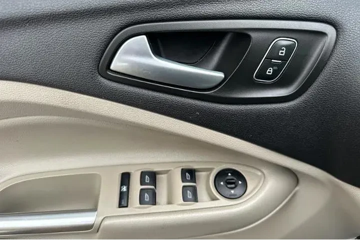 $14995 : Ford Escape 2018 SE 4dr SUV image 10