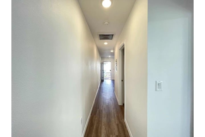 $1850 : Apt 2 Recamars - Remodeldo image 3