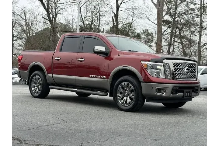 $25674 : Nissan Titan 2019 4x4 S 4dr image 2