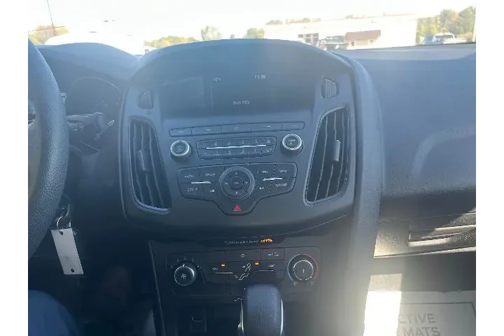 $9990 : Ford Focus 2018 SE 4dr Sedan image 10