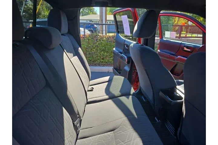 $34995 : Toyota Tacoma 2018 4x4 TRD P image 10