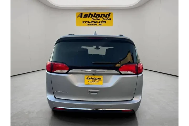 $10900 : 2017 Pacifica Touring-L image 5