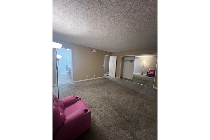 $1650 : Master Room For Rent image 6