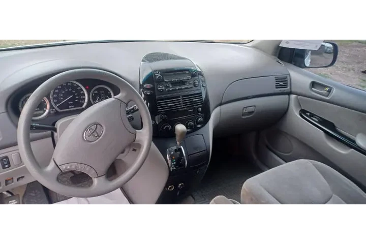 $3995 : 2005 Sienna LE 7 Passenger image 8