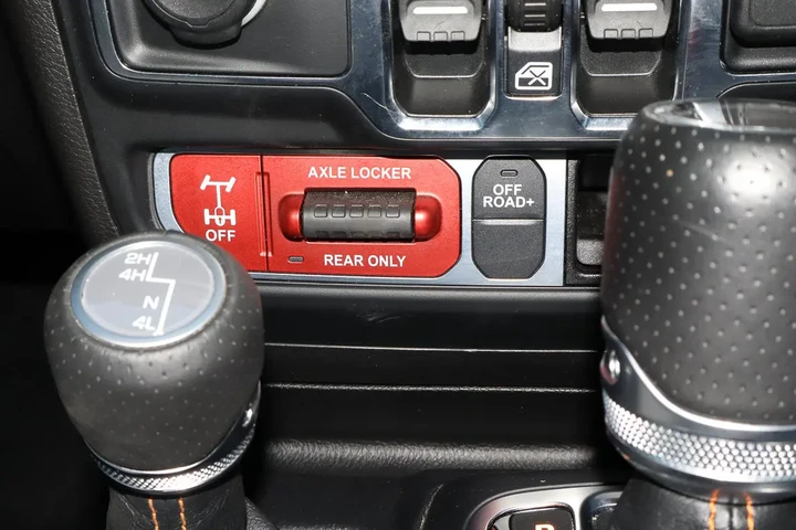 $38488 : 2023 Gladiator Mojave 4x4 image 10