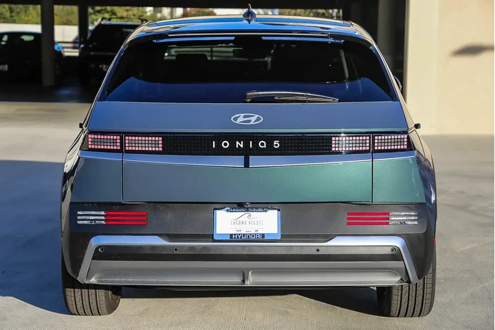 $38995 : Hyundai IONIQ 5 2026 SE 4dr image 7