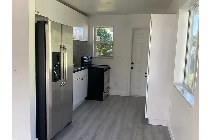 $800 : Charming 2-bedroom, 1-bathroom image 7