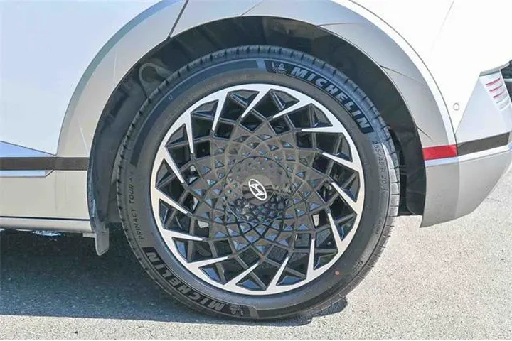 $32500 : Hyundai IONIQ 5 2024 AWD Lim image 9