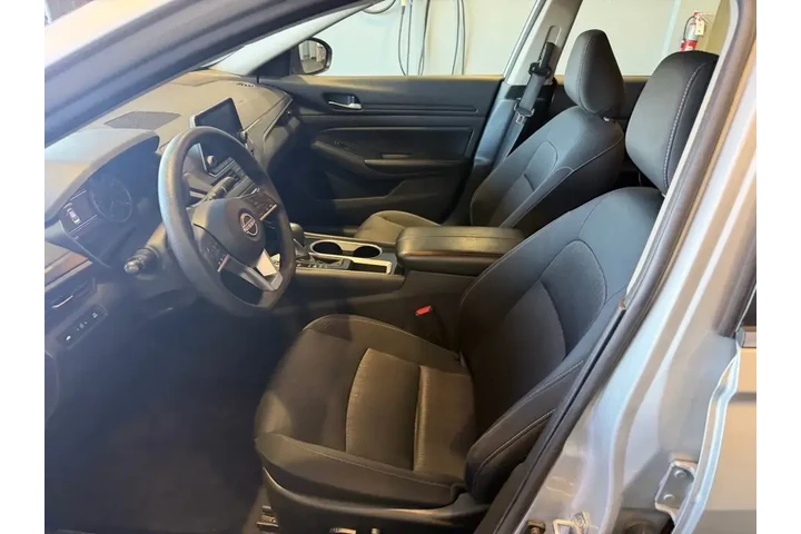 $18984 : Nissan Altima 2024 2.5 SV 4d image 10