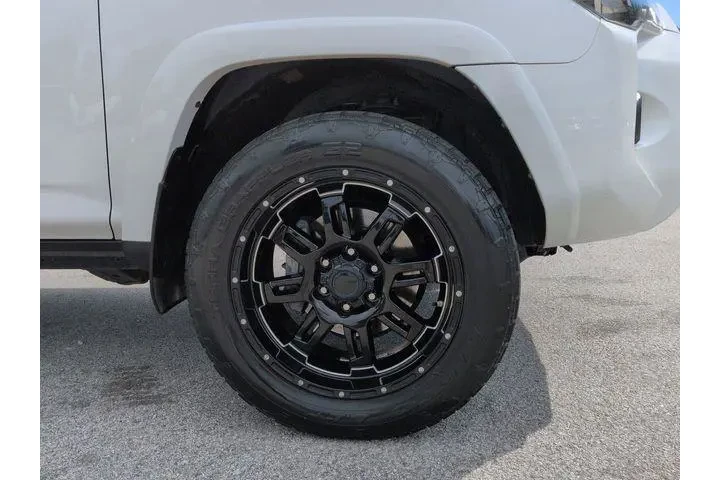 $28522 : Toyota 4Runner 2017 4x4 SR5 image 10