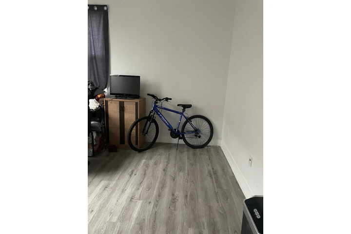 $1100 : Rento Cuarto en Bell Garden image 8