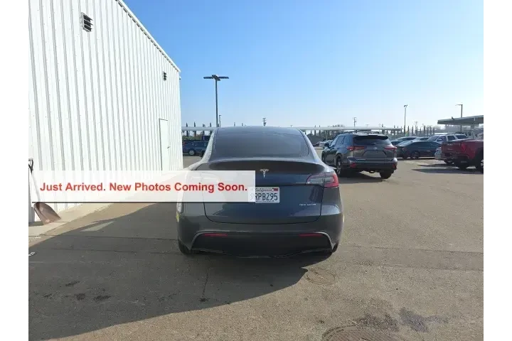 $27400 : Tesla Model Y 2022 AWD Long image 5