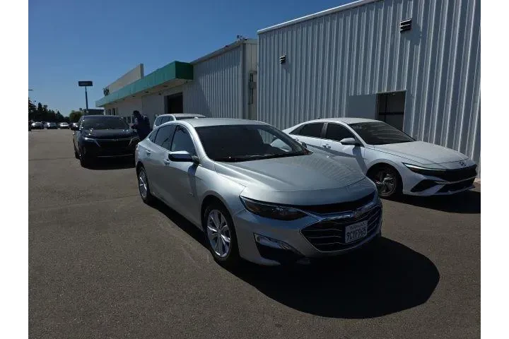 $14900 : Chevrolet Malibu 2020 LT 4dr image 1