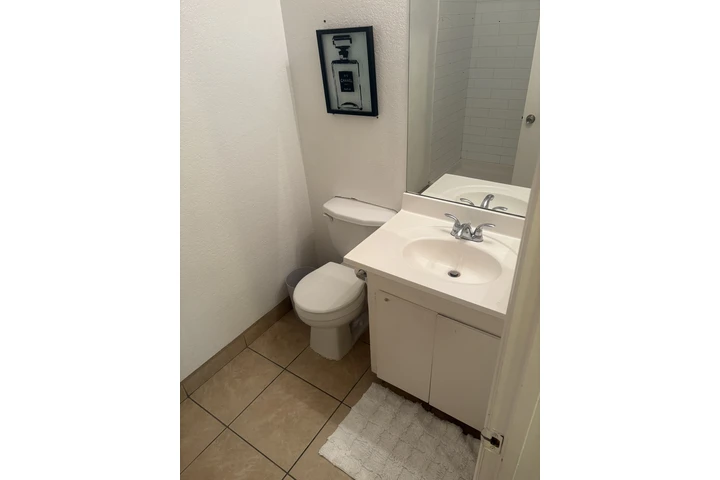 $1150 : CUARTO/ROOM WITH PRIVATE BAÑO image 5