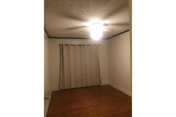 $700 : Rento Cuarto A mujer en Bell image 2