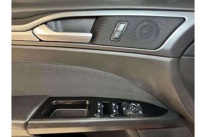 $10495 : Ford Fusion 2016 SE 4dr Seda image 8