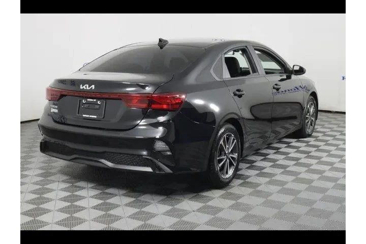 $19875 : Kia Forte 2023 LXS 4dr Sedan image 7