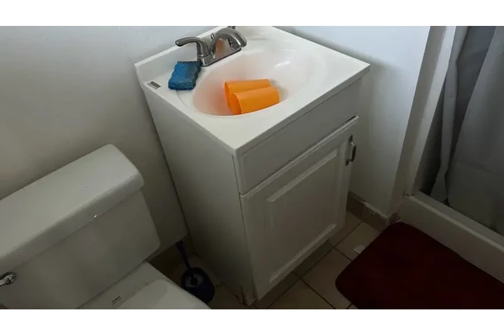 $650 : Se Renta Cuarto image 7