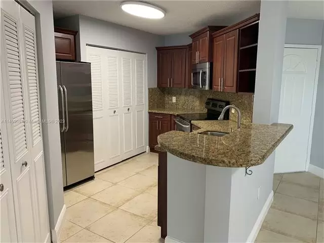 $2300 : Miami: Lakes  Remodelado image 5