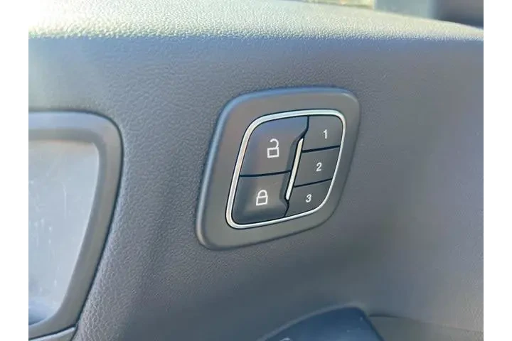 $27565 : Ford Escape 2023 AWD Platinu image 8