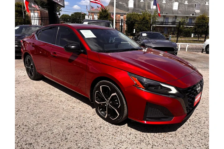 2023 Altima 2.5 SR AWD image 2