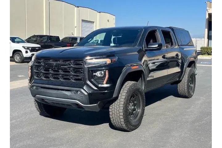 $36489 : GMC Canyon 2023 4x4 AT4 4dr image 1