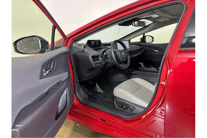 $31793 : Gold Certified2024 Prius XLE image 2