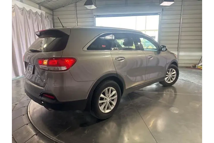 $9999 : Kia Sorento 2017 LX V6 4dr S image 5