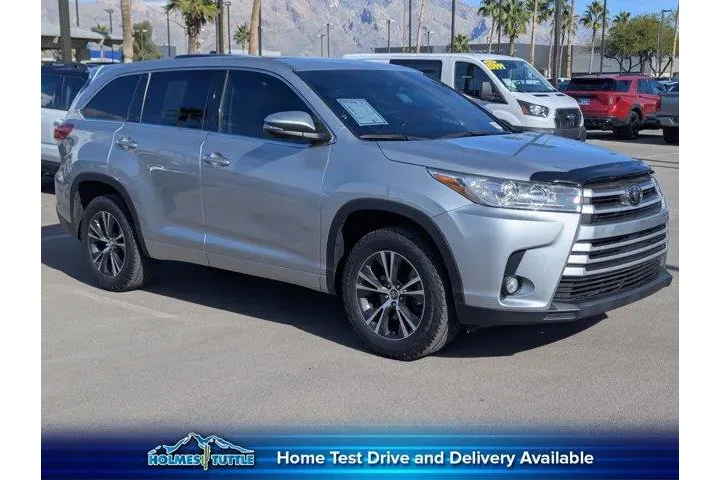 $24999 : Toyota Highlander 2018 LE 4d image 1