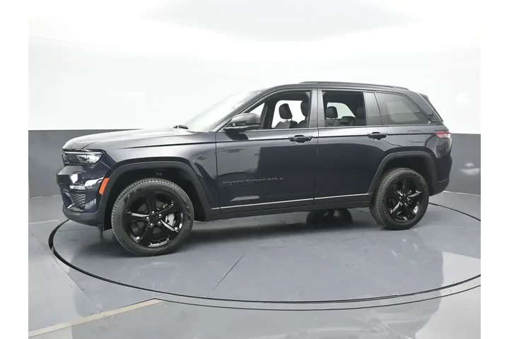 $32895 : Jeep Grand Cherokee 2024 4x4 image 2